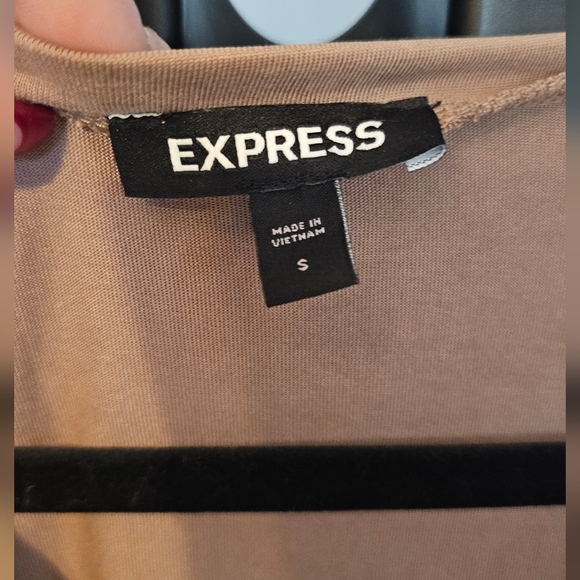 EXPRESS, SMALL, NWOT, light tan bodysuit V-neck top. - Picture 3 of 4